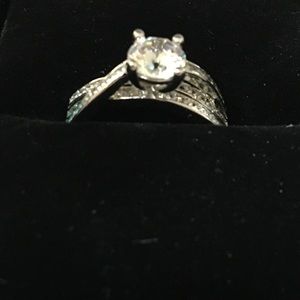 Fragrant Jewels diamond collection ring